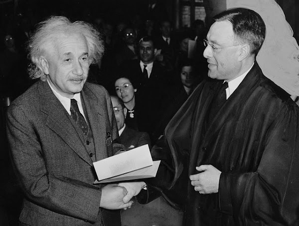 ¿Por qué socialismo? por Albert Einstein ¿Por qué socialismo? por Albert Einstein