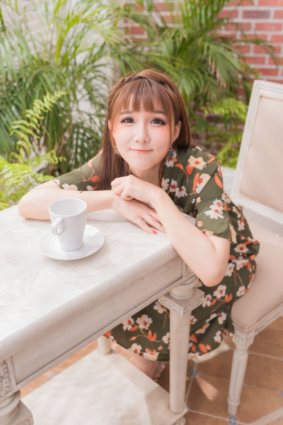 Qiao Qiao Er - 喬喬兒 - 2019.08.11 - Coffe Time Waiting For Someone - TruePic.net