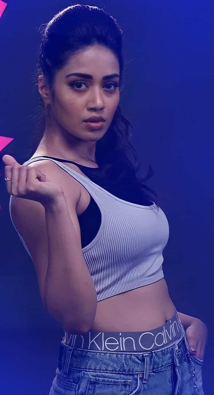 Nivetha pethuraj navel