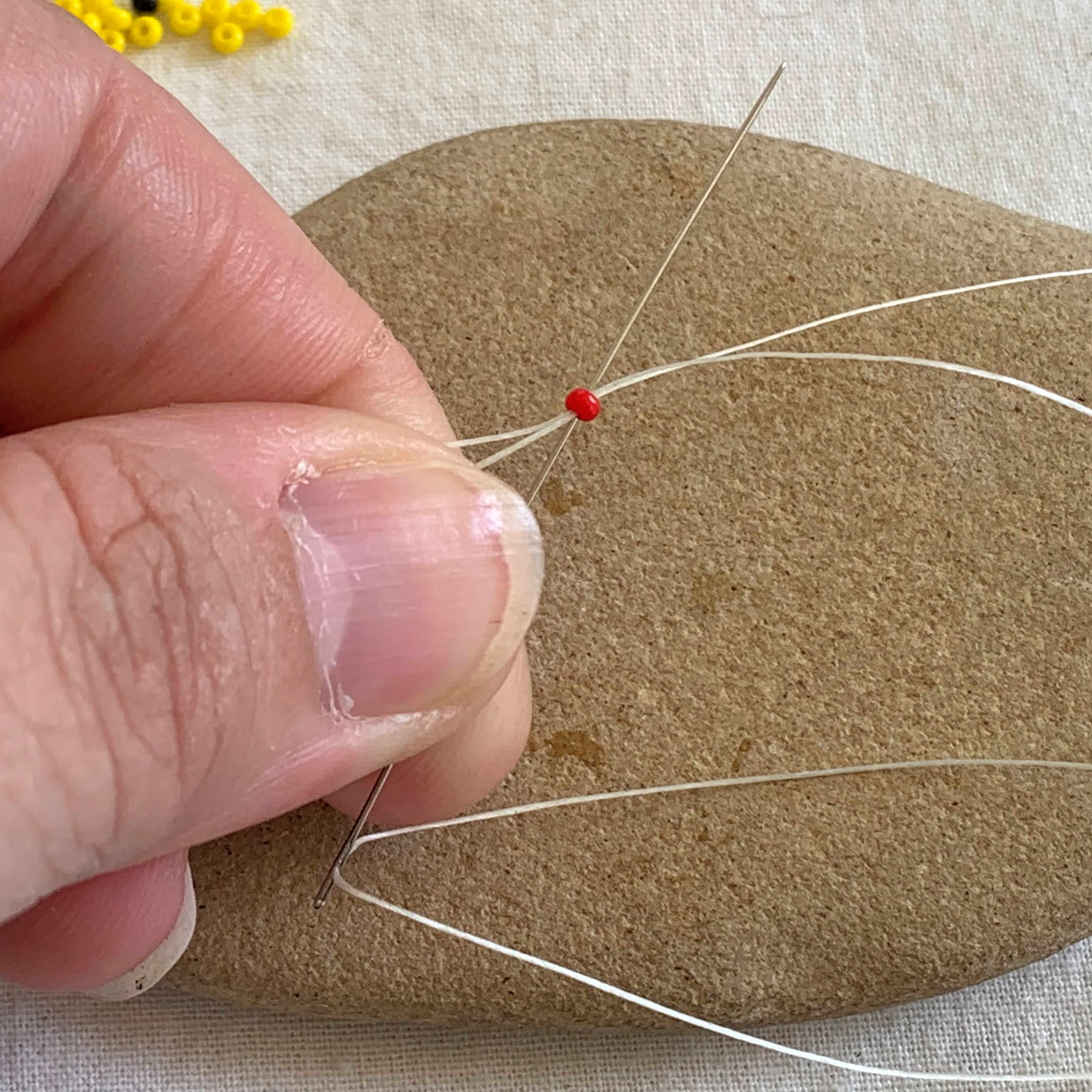 Lisa Yang Jewelry : Beaded Daisy String Tutorial