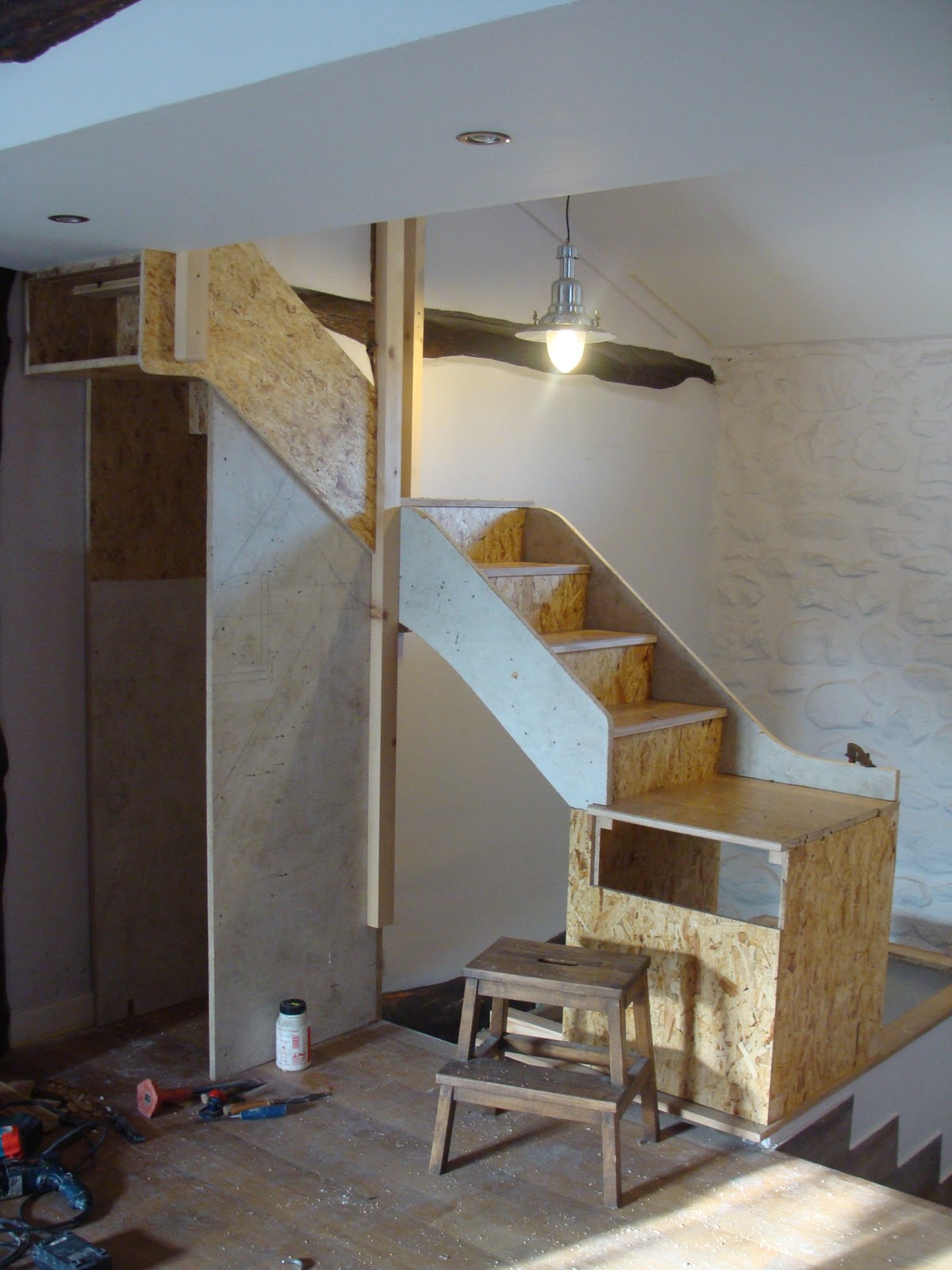 Andocarpinteando : Escalera al desván.
