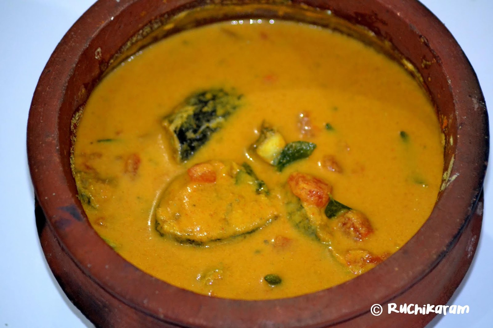 Ruchikaram Thenga Aracha Neymeen Curry Kerala Special Ayakkoora
