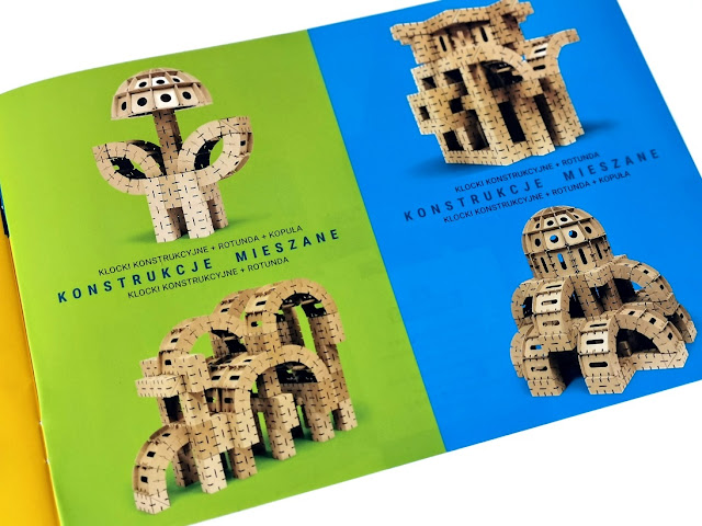 na zdjęciu fragment katalogu ze skomplikowanymi konstrukcjami z użyciem różnorodnych elementów cardblocks