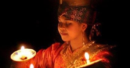 Tari Lilin Sejarah Filosofi Gerak Kostum Dan Daerahnya Mediasiana Com Media Pembelajaran Masakini