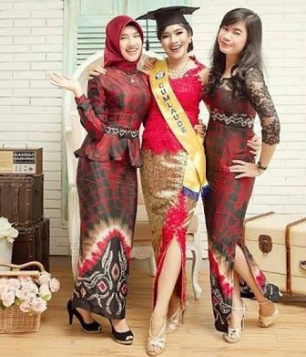 Model Kebaya Modern Berhijab Untuk Wisuda
