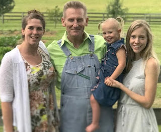 Tamara's spouse Rory with his late wife Joey Feek & daughters