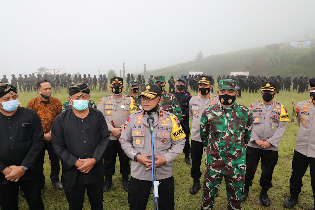 Kapolda Bersama Kasdam IV/Diponegoro Tutup Latihan Gabungan di Lapangan Blumbang Tawangmangu