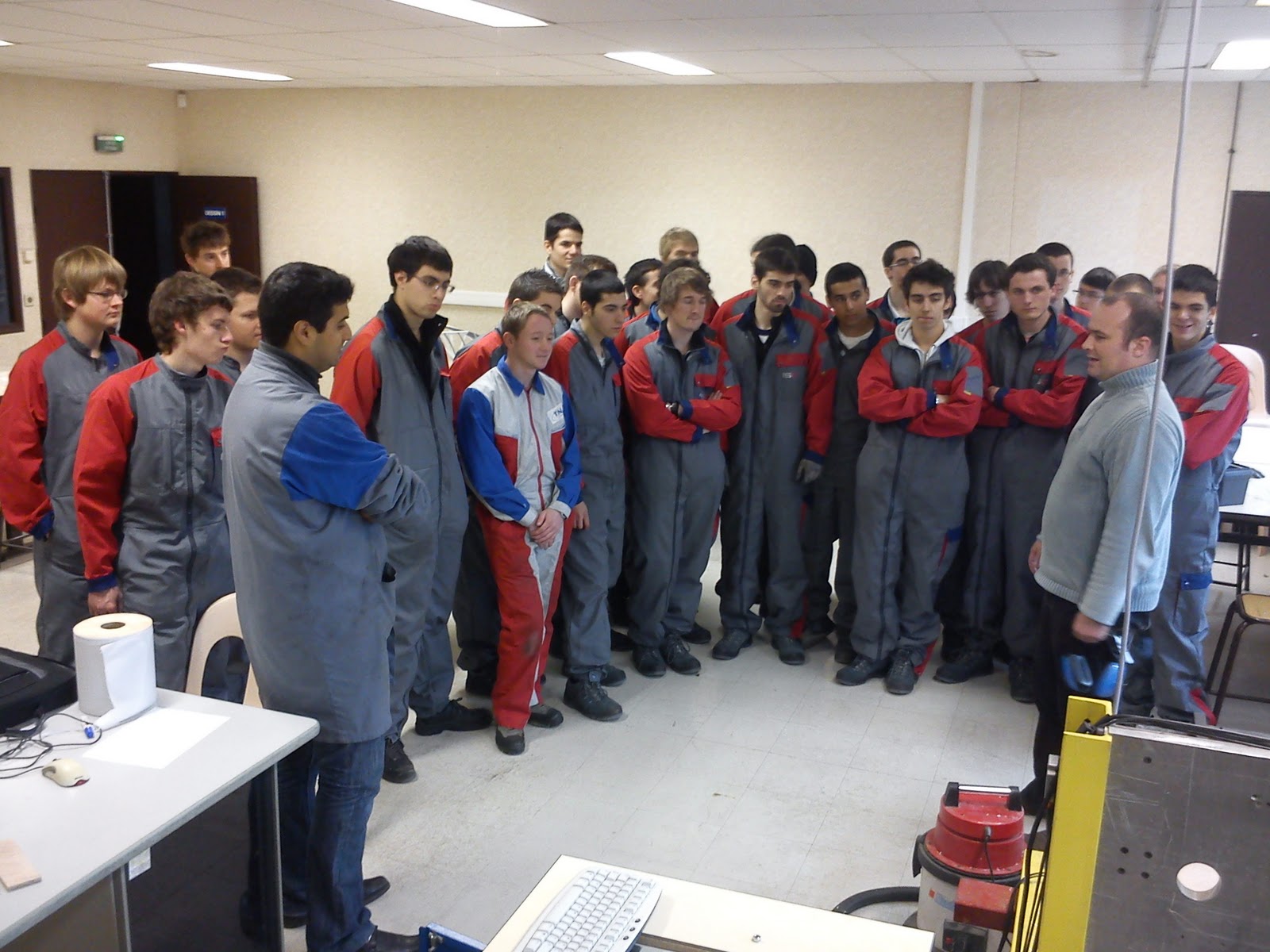 Secteur Automobile du lycée SAINT-JOSEPH de NEVERS: Option SI et ISAT