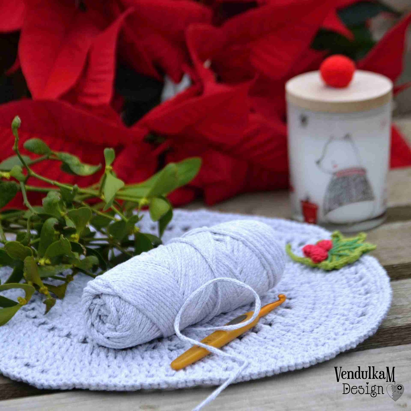 How to crochet not only Christmas placemats? Magic with hook and needles