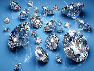 Алмаз вважається самою твердою речовиною, а при температурі 850 градусів він починає горіти, повністю в результаті перетворюючись на вуглекислий газ.