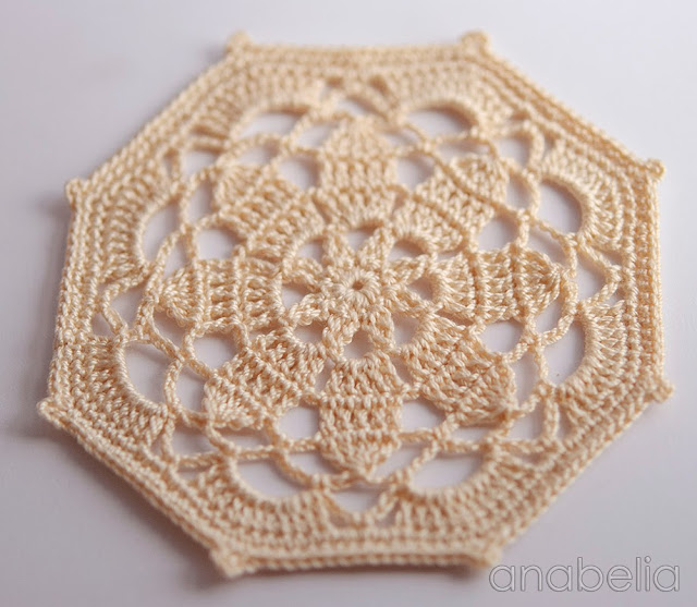 Crochet coaster beige model by Anabelia