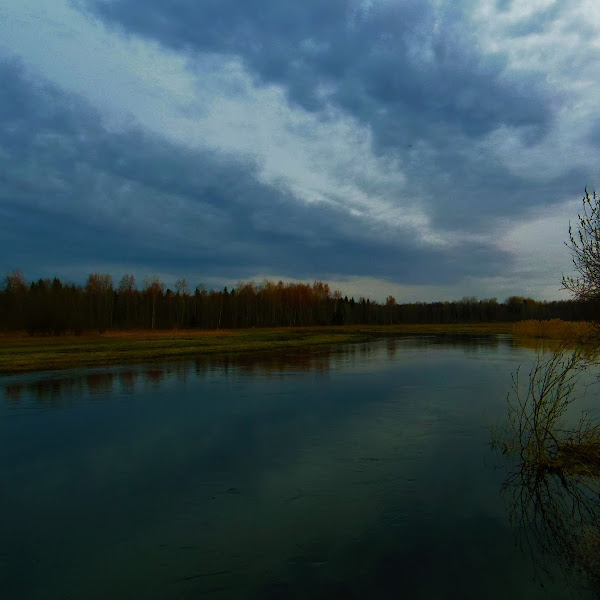 Kirna matkarada päikeseloojangul