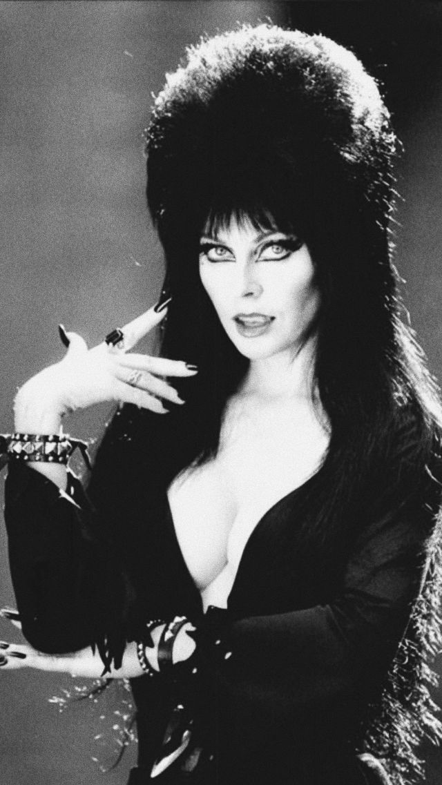 Elvira, Mistress of the Dark: Glamorous Vintage Photos of Cassandra Peterson in the 1980s - 8