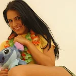 Andrea Rincon, Selena Spice Galeria 13: Hawaiana Camiseta Amarilla Foto 42