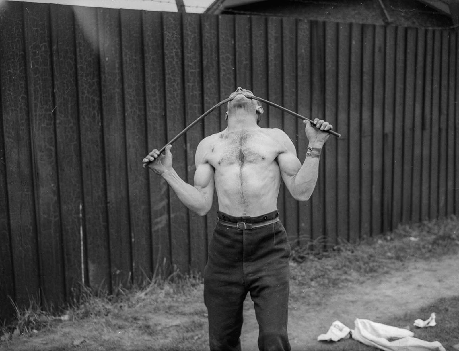 early strongmen photographs
