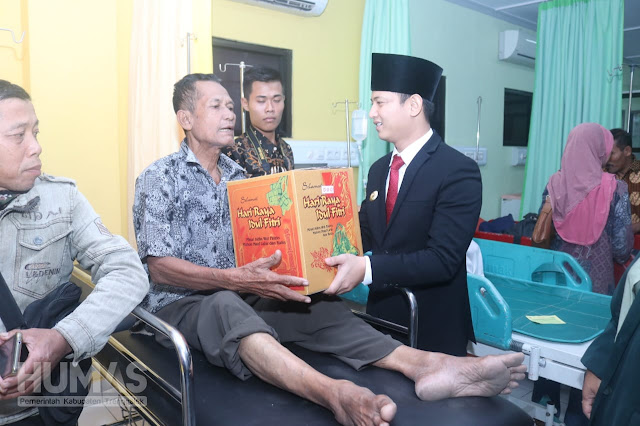 Bupati Trenggalek Bagi Bingkisan Lebaran, Berbagi kebahagiaan dengan Keluarga Pasien