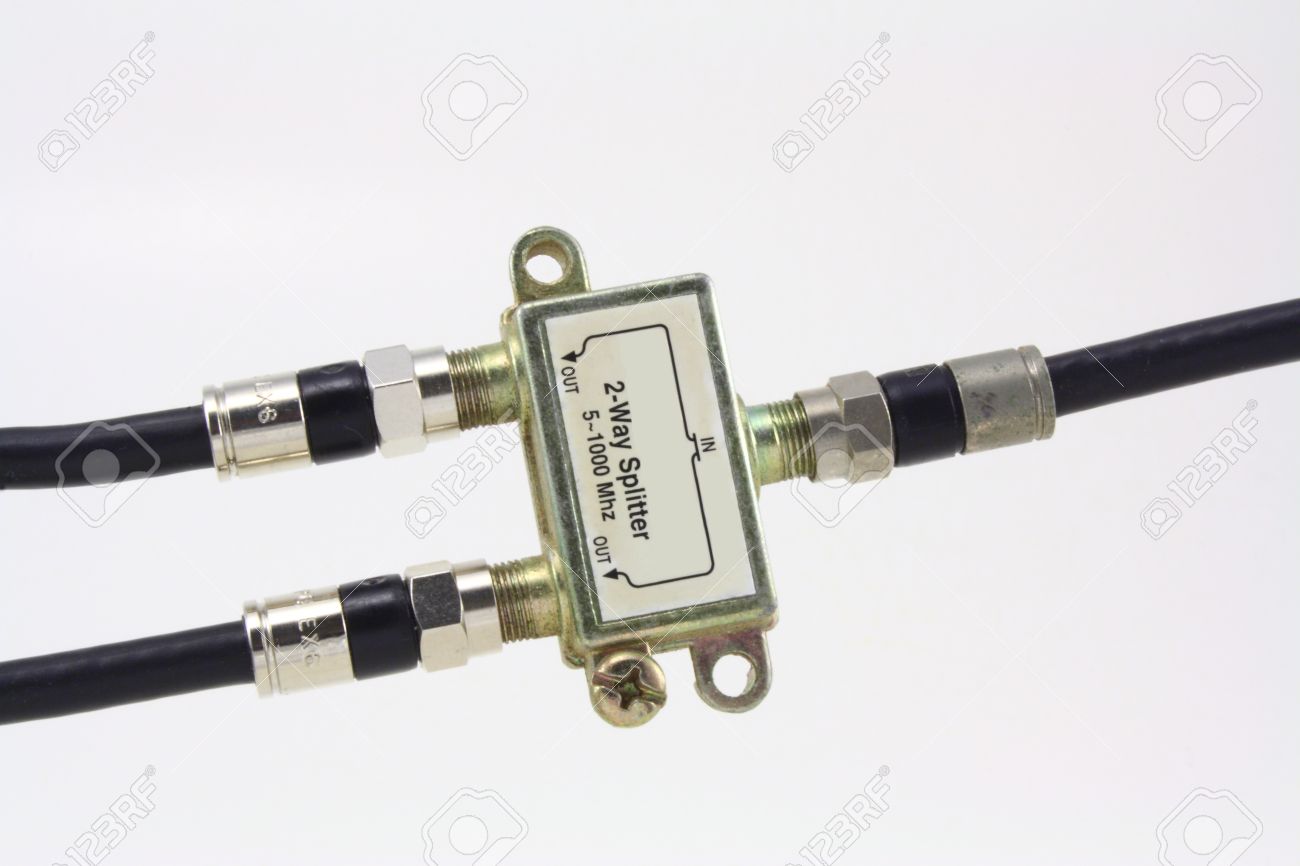 10554239-2-way-splitter-for-cabe-tv-or-internet-with-cables%2B%25281%2529.jpg
