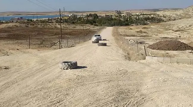 Yol asfaltlanmayınca köylü yolu parkura çevirdi Devkil Kırsal Mahallesi