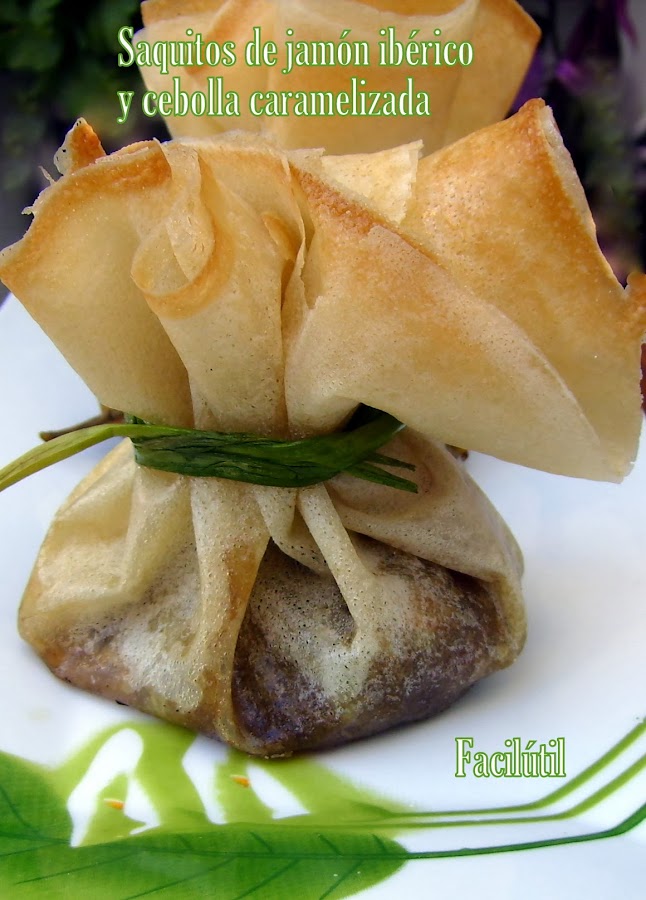 Saquitos-de-jamón-ibérico-y-cebolla-caramelizada