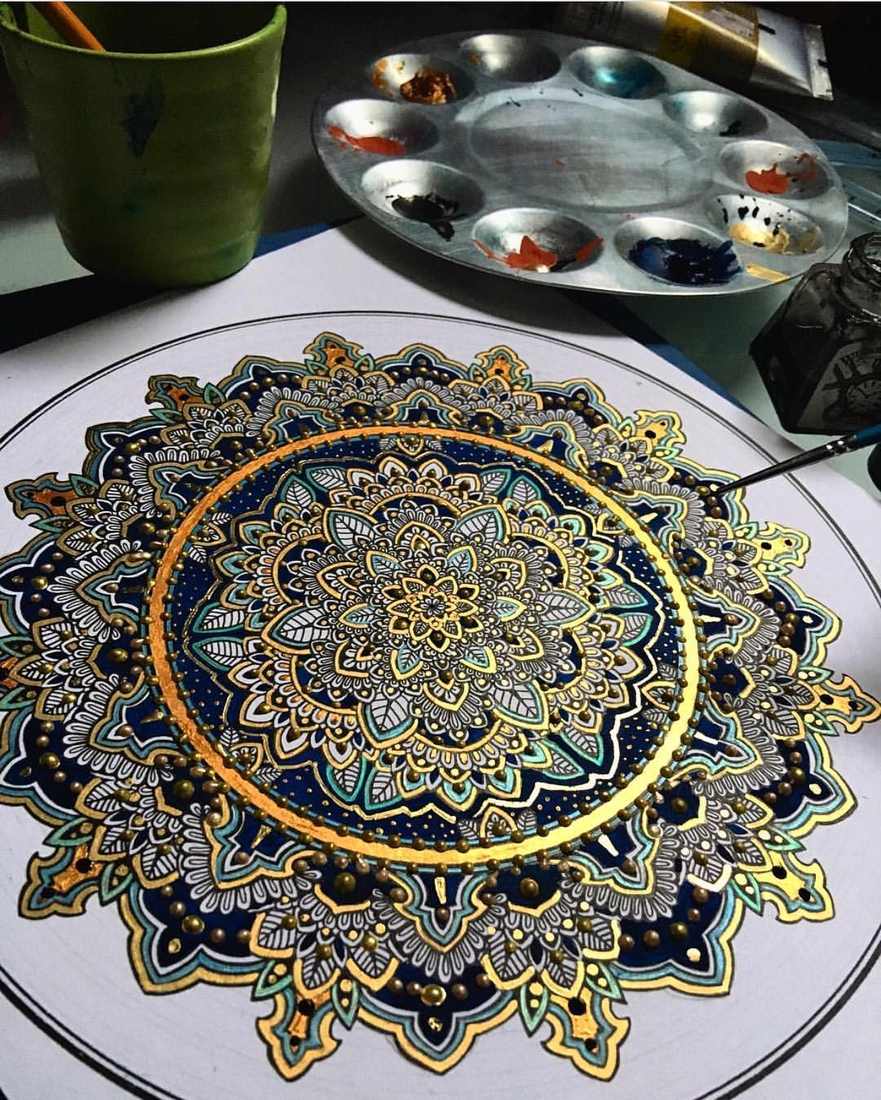 08-Asmahan-Mosleh-Mandala-Geometric-Art-that-Relaxes-our-Minds-www-designstack-co