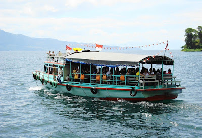 Menyeberang ke Pulau Samosir