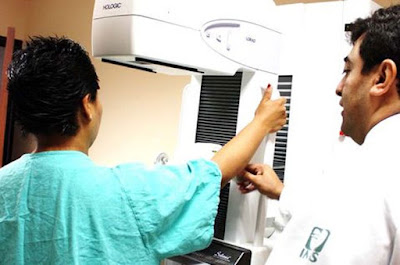 “Auroexploración y mastografías, estrategias para prevenir y detectar oportunamente el cáncer de mama"
