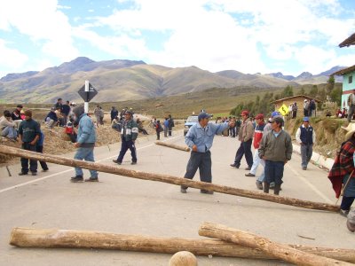 Mineros informales bloquean carretera Trujillo - Huamachuco