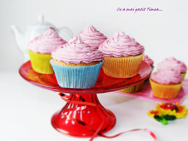 Cupcakes cu crema de visine