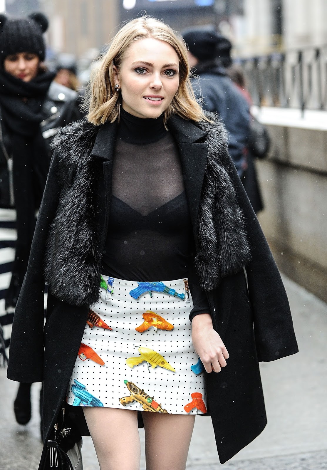 AnnaSophia Robb out in New York City after the fashion show, February 15,  2016. - Fashionmylegs : The tights and hosiery blog