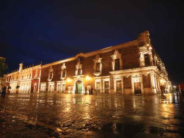 ESTO PASO: 1575: en México se funda la aldea de Aguascalientes, capital del estado homónimo.