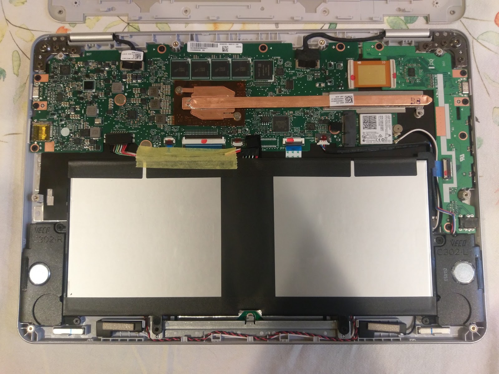 A Look inside the Asus C302 chromebook﻿