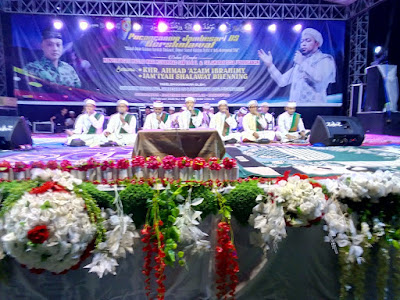 20 Ribu Jamaiyah Padati Desa Pucanganom Bersholawat Bening Bersama Kyai Kondang KH.AZAIM Situbondo 20 Ribu Jamaiyah Padati Desa Pucanganom Bersholawat Bening Bersama Kyai Kondang KH.AZAIM Situbondo