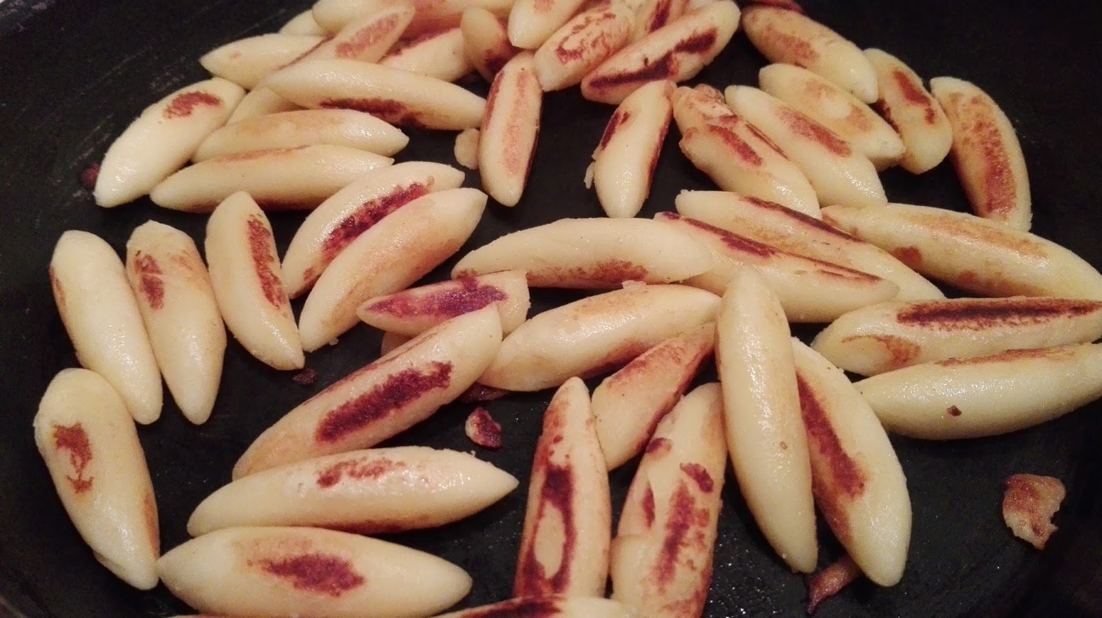 Süße Schupfnudeln mit Apfelmus - Soni - Cooking with love