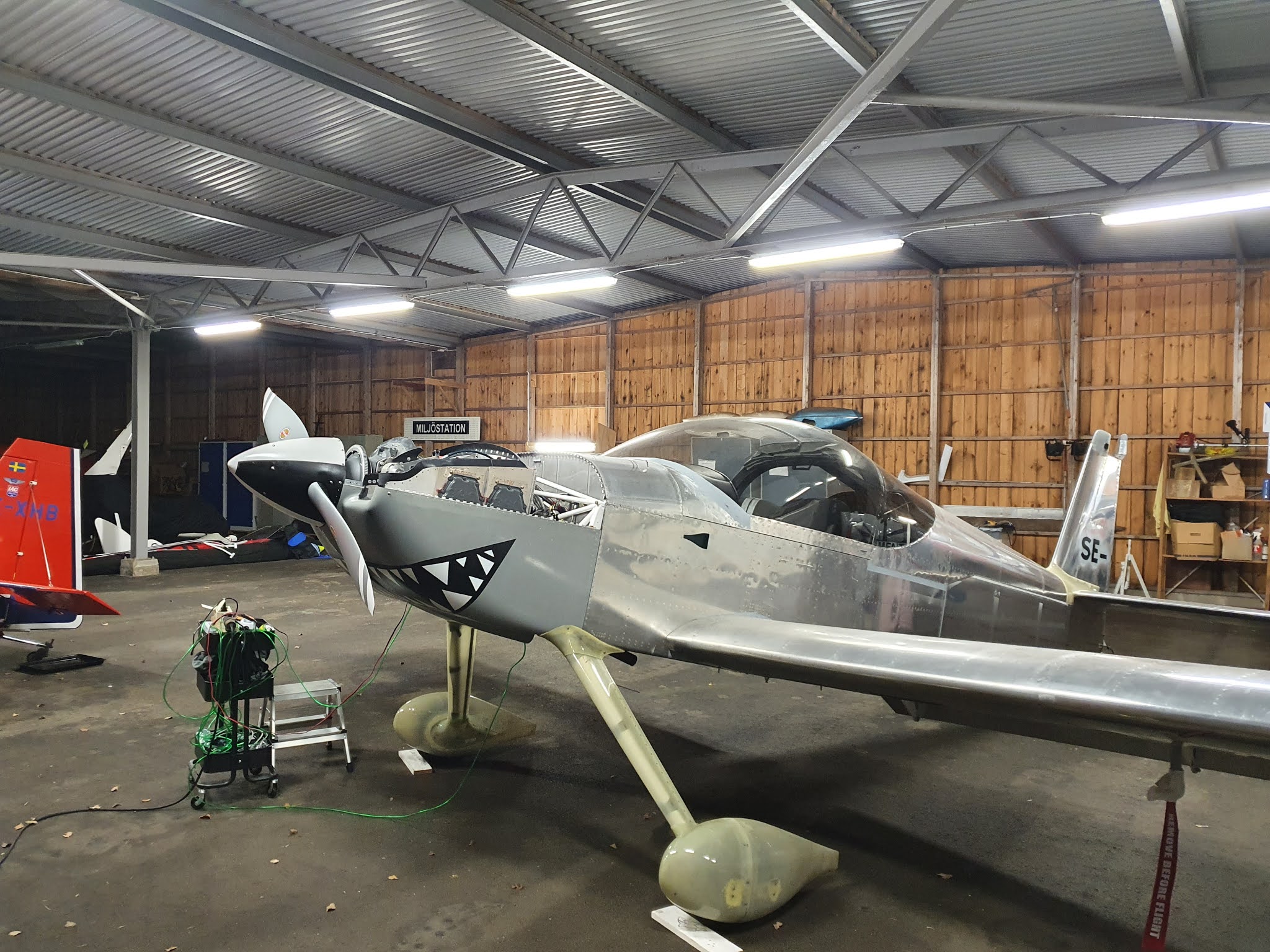 The building of a Vans RV14 Brake fluid refill