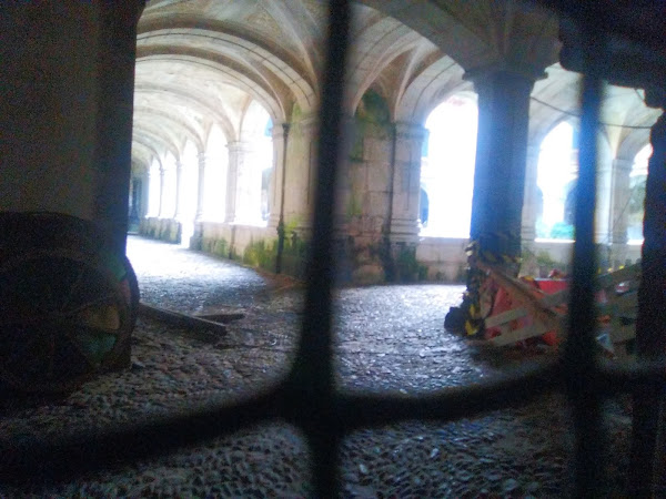 Foto del claustro del Monasterio de San Salvador en obras