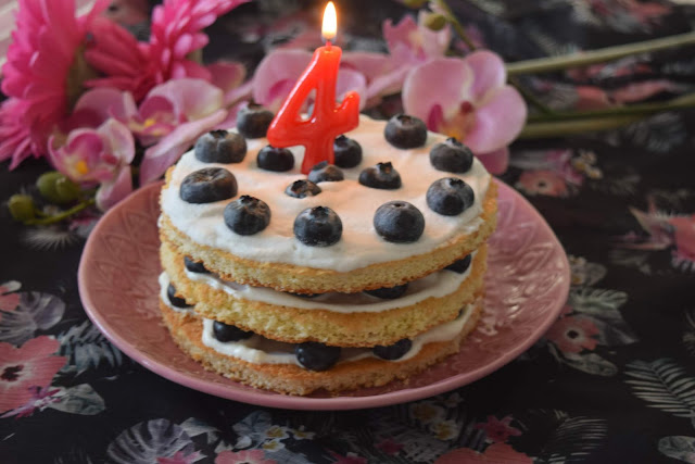 Tarta de Yogur y Arándanos. 4º aniversario.