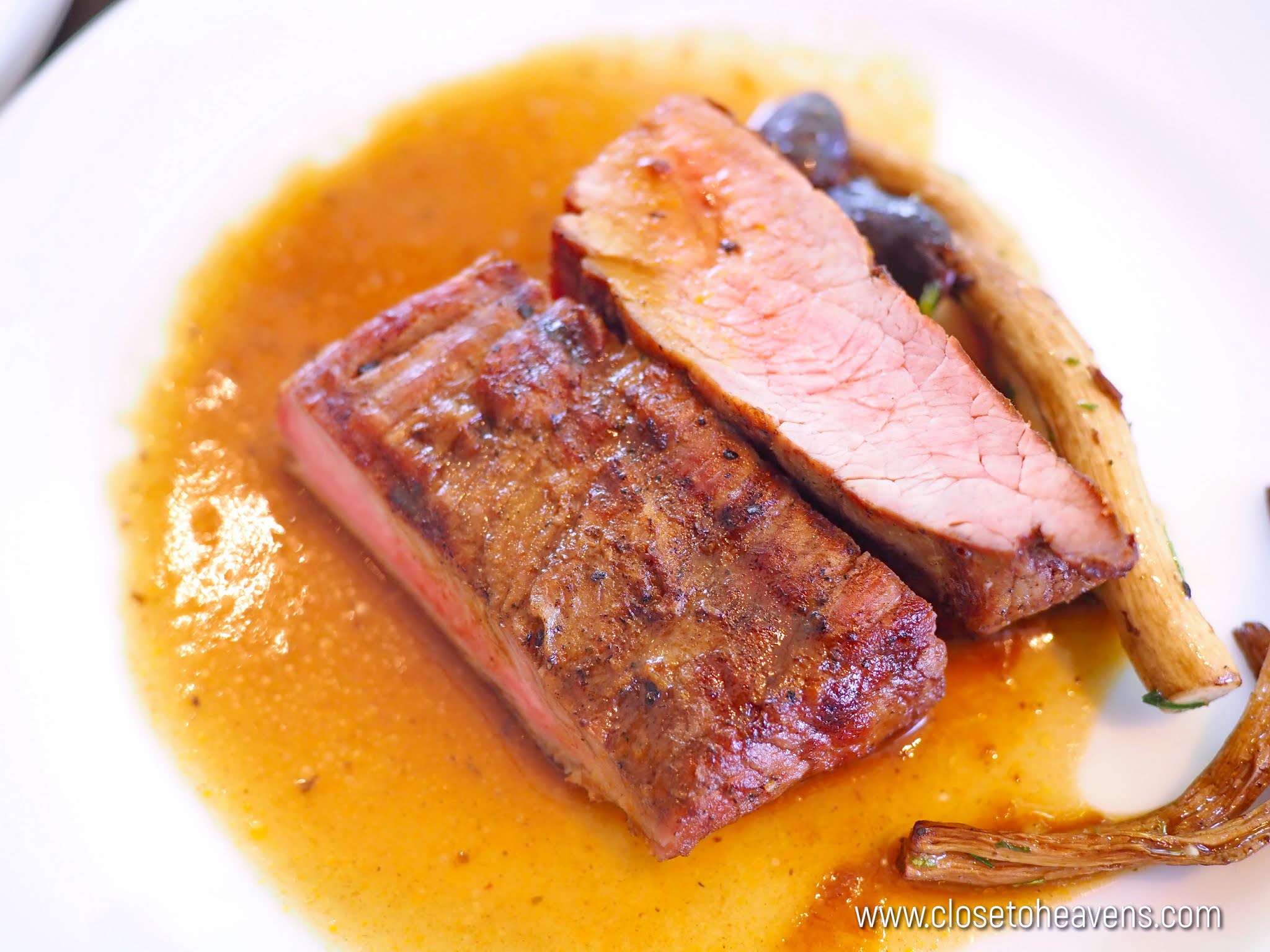 GRILLED AUSTRALIAN BEEF FLANK STEAK WITH RED WINE SAUCE เนื้อวัวออสเตรเลียย่างราดซอสเรดไวน์