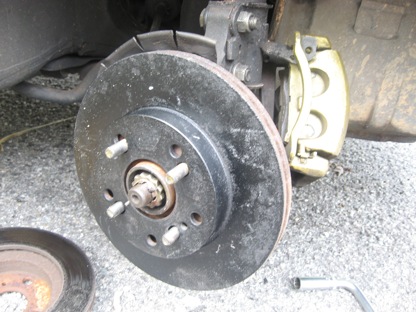 AE111 twin pot replacing front disc and brake pad