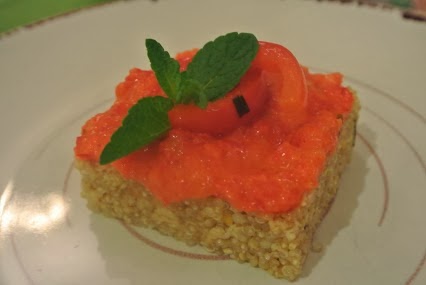 tortino di quinoa con crema di peperone rosso