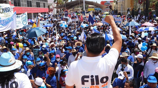 Ante miles de ciudadanos, Filomeno Sarmiento Torres cierra campaña en la explanada municipal