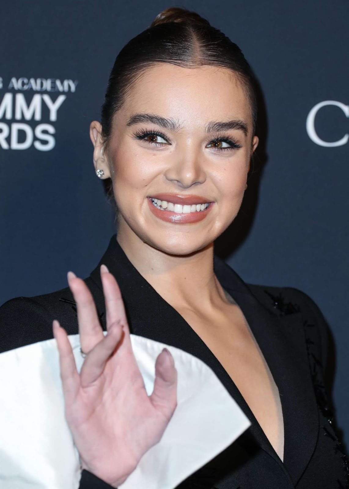 Pictures of Famous Women: Hailee Steinfeld in Grammy 2020 pré-parties