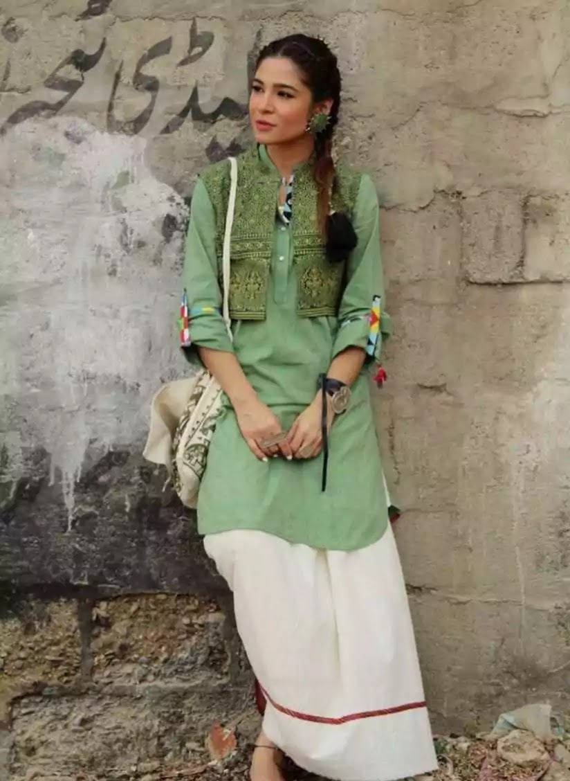 Ayesha Omar wishes 75th Independence Day to Pakistan