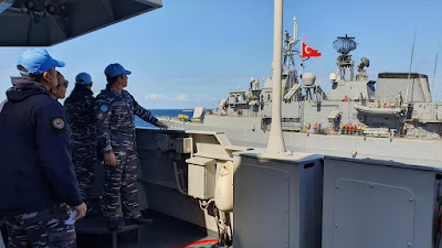 KRI Sultan Hasanuddin 366 Latihan Bersama "Mailbag Transfer  dan Sailing Pass " di Laut Mediterania