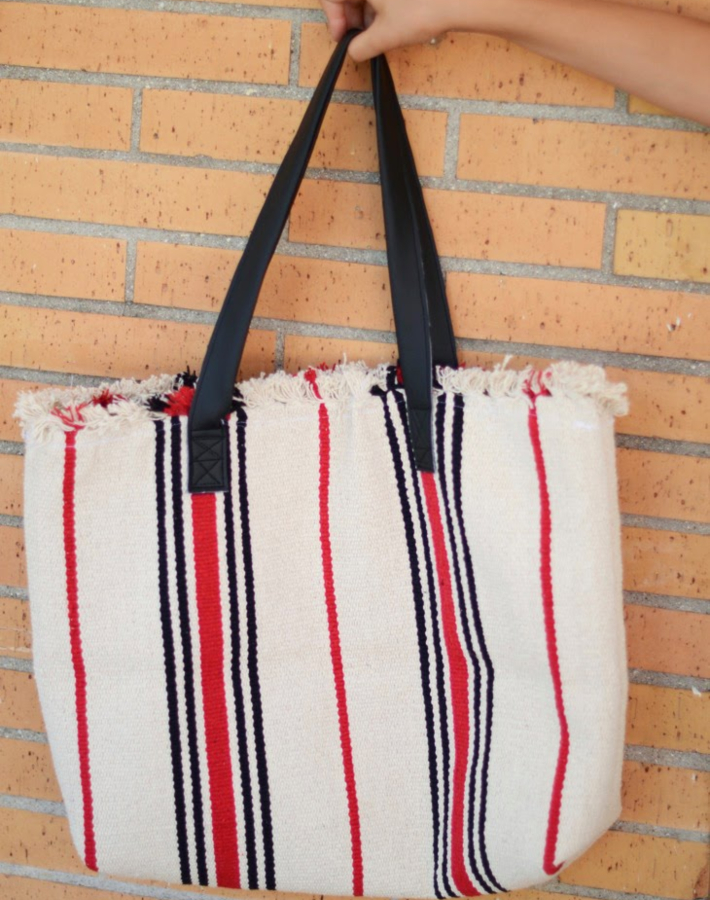 IKEAHACK 6 tutoriales para hacer bolsos con una alfombra de IKEA