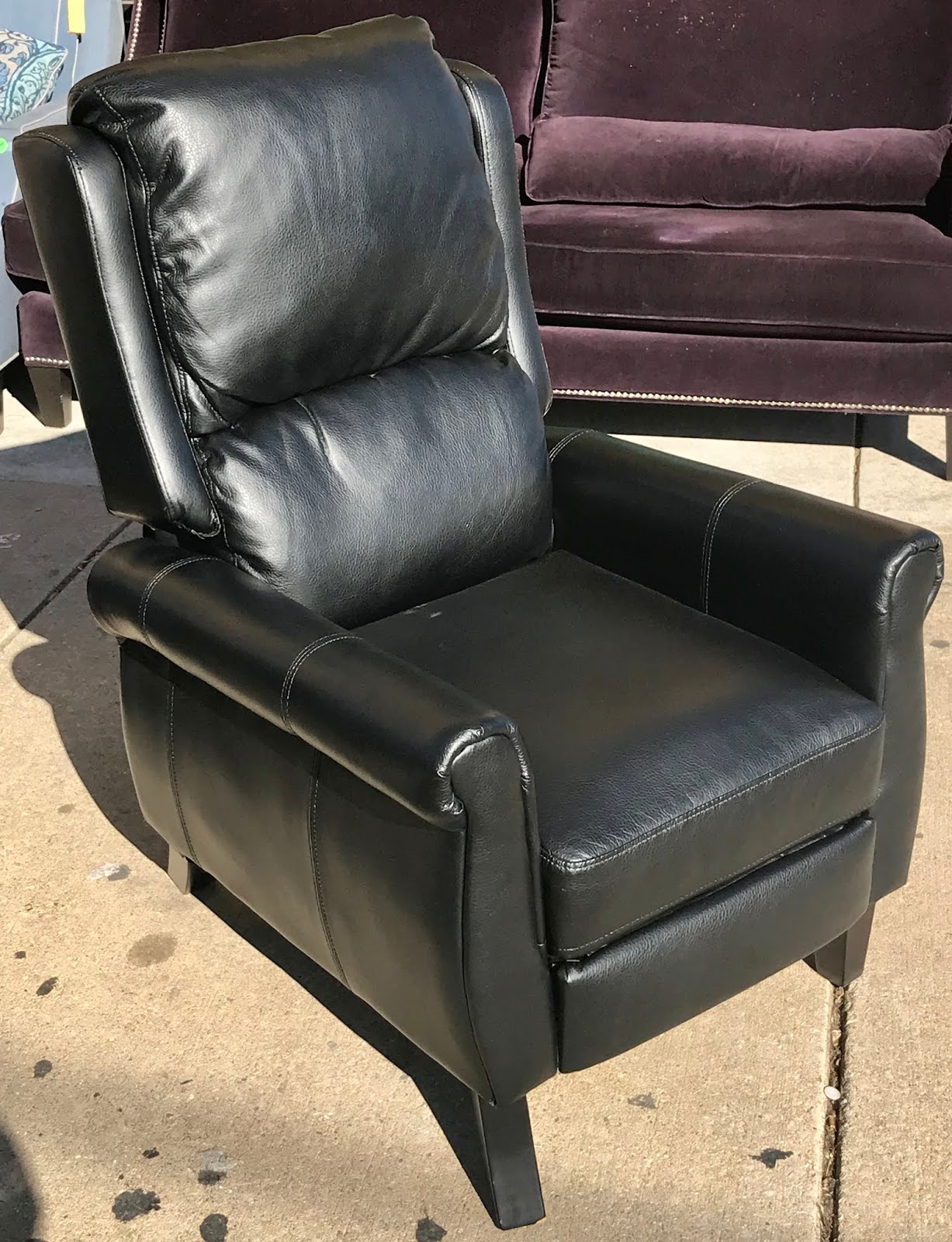 Uhuru Furniture & Collectibles 468589 Black Leather Recliner 95 SOLD