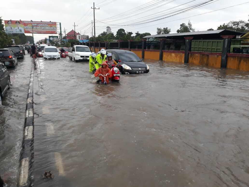 Usai melakukan kajian, Pemko Banjarbaru akhirnya menemukan beberapa faktor yang menyebabkan Jalan Tonhar, Kelurahan Syamsudin Noor tiba-tiba menjadi langganan banjir pada awal tahun ini.