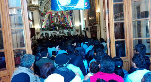 Miles de visitantes se dan cita a La Villita para venerar a la Virgen de Guadalupe