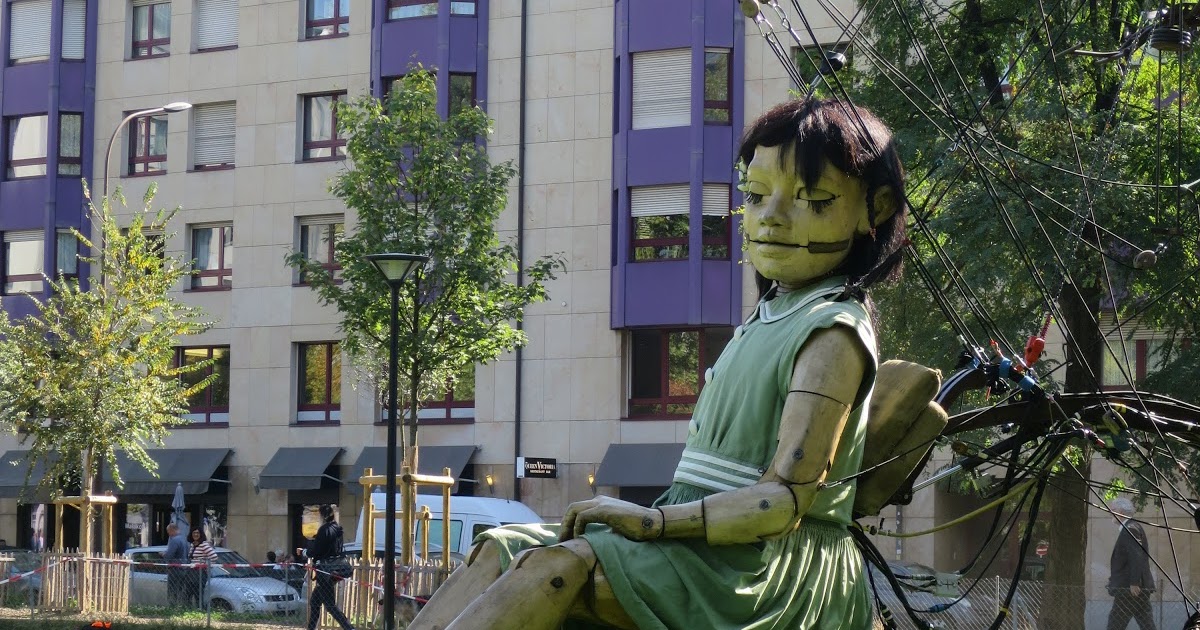 Béatrice De La petite fille géante à Carouge.