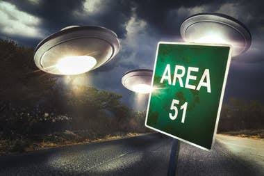 algo enorme sucedio alredeor del area 51 durante el fin de semana pasado. algo enorme sucedio alredeor del area 51 durante el fin de semana pasado.