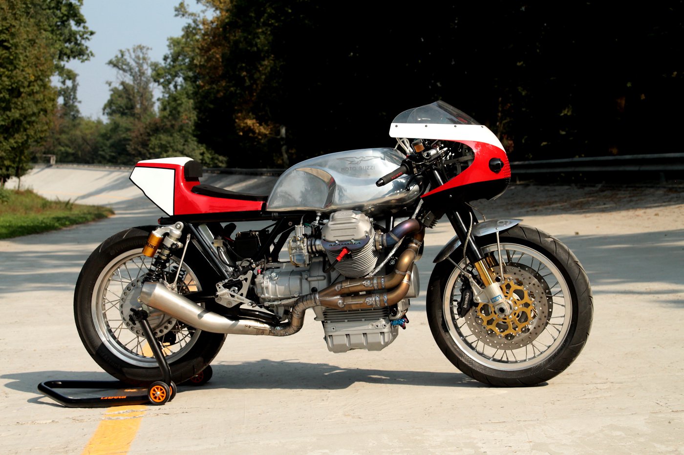 Guzzi... juste l'essentiel des Café Racer 2, la suite... - Page 7 Guzzi-Parabolica-1